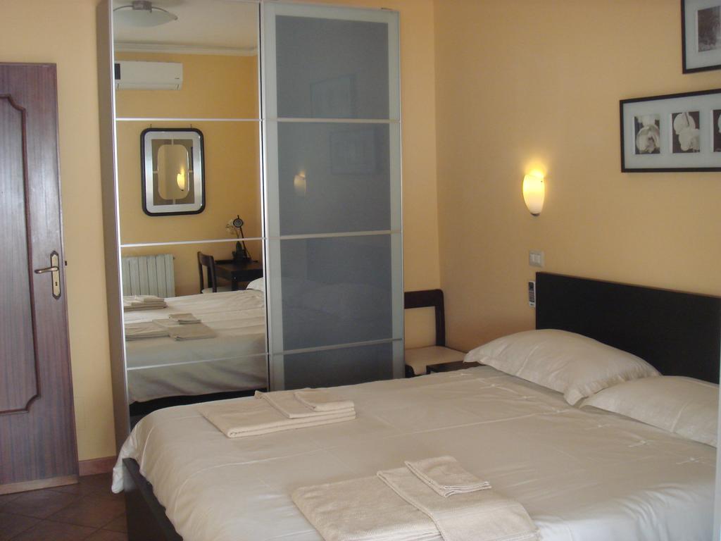 Apartamento Tano'S Giardini-Naxos Habitación foto
